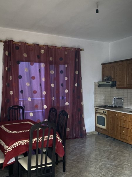 Tirane, jepet me qera Vile 3+1+Aneks+Ballkon Kati 2, 450 € (Sauk i ri, Rruga Danish Jukniu)