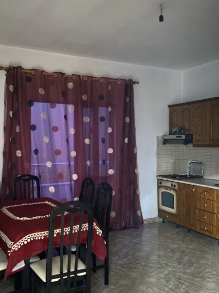Tirane, jepet me qera Vile 3+1+Aneks+Ballkon Kati 2, 450 € (Sauk i ri, Rruga Danish Jukniu)