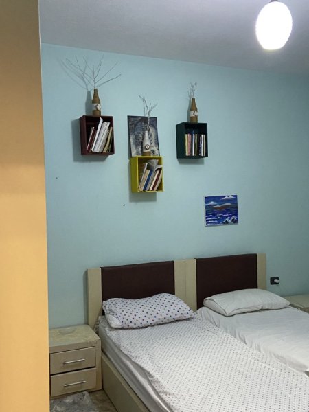 Tirane, jepet me qera Vile 3+1+Aneks+Ballkon Kati 2, 450 € (Sauk i ri, Rruga Danish Jukniu)