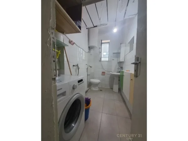 Tirane, shes apartament 2+1 Kati 4, 68 m² 160.000 € (Kafe Flora)