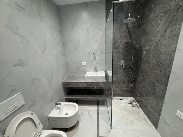 Tirane, jepet me qera apartament 2+1 Kati 4, 600 € 