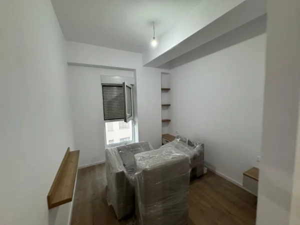 Tirane, jepet me qera apartament 2+1 Kati 4, 600 € 