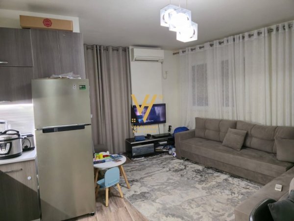 Tirane, jepet me qera apartament 1+1+Ballkon Kati 8, 60 m² 450 € (ASTIR)