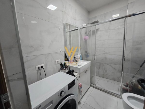 Tirane, jepet me qera apartament 1+1+Ballkon Kati 8, 60 m² 450 € (ASTIR)