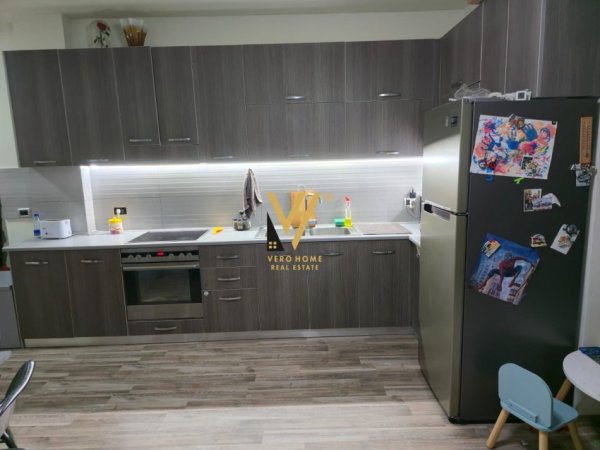 Tirane, jepet me qera apartament 1+1+Ballkon Kati 8, 60 m² 450 € (ASTIR)