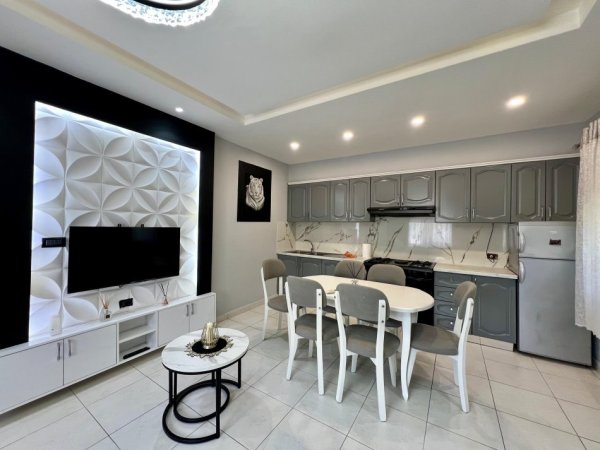 Tirane, jepet me qera shtepi 1+1+Ballkon Kati 1, 90 m² 750 € (Ish Dogana)
