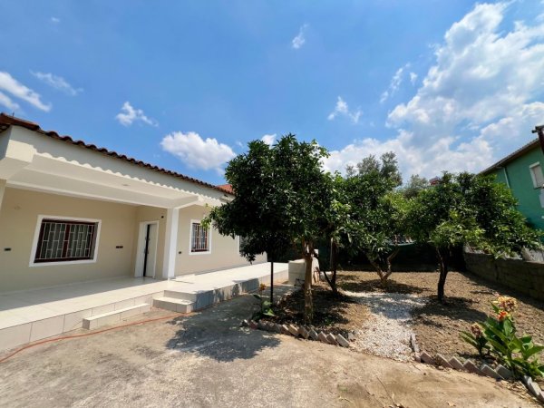 Tirane, jepet me qera shtepi 1+1+Ballkon Kati 1, 90 m² 750 € (Ish Dogana)