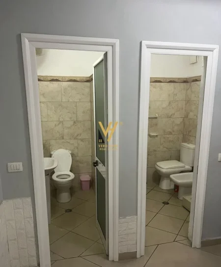 Tirane, jepet me qera apartament 1+1+Ballkon Kati 2, 75 m² 450 € (ASTRI)