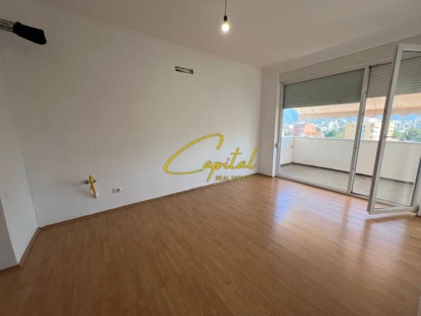Tirane, jepet me qera ambjent biznesi Kati 8, 70 m² 700 € (21 DHJETORI)