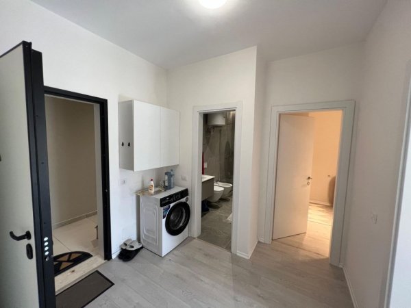 Tirane, jepet me qera apartament 2+1 , 95 m² 700 € 