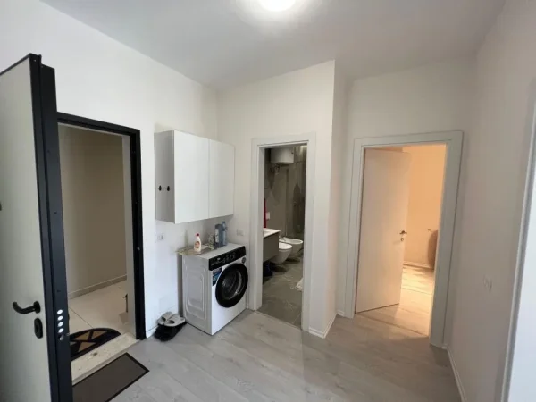 Tirane, jepet me qera apartament 2+1 , 95 m² 700 € 