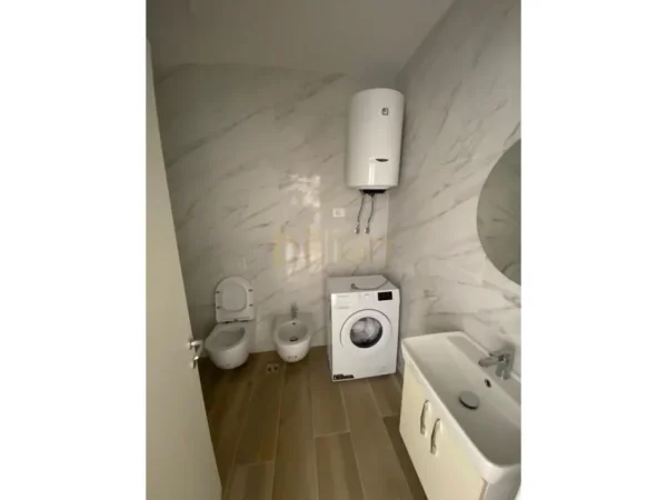 Tirane, jepet me qera apartament 2+1 , 90 m² 550 € (Unives cIty)