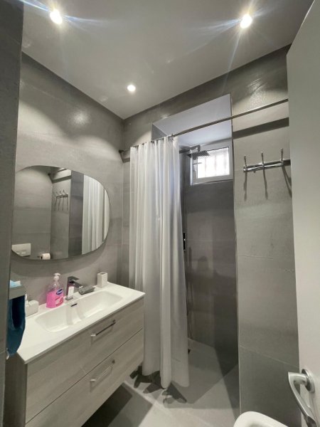 Tirane, jepet me qera shtepi 2+1 Kati 1, 850 € (Rruga e Kavajes, Qender)