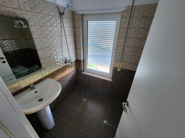 Tirane, jepet me qera apartament duplex Dublex Kati 1, 135 m² 1.000 € (Rezidenca Kodra e Diellit 2)