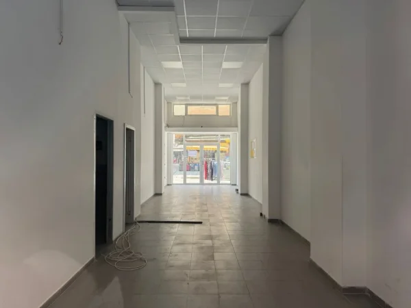 Tirane, jepet me qera ambjent biznesi Kati 0, 60 m² 1.200 € (Myslym shyri)