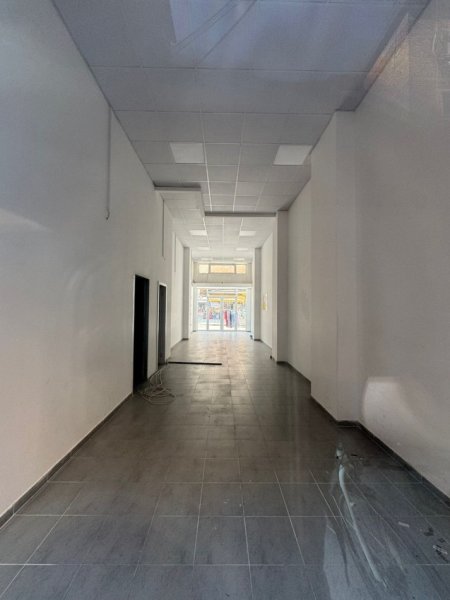 Tirane, jepet me qera ambjent biznesi Kati 0, 60 m² 1.200 € (Qender)