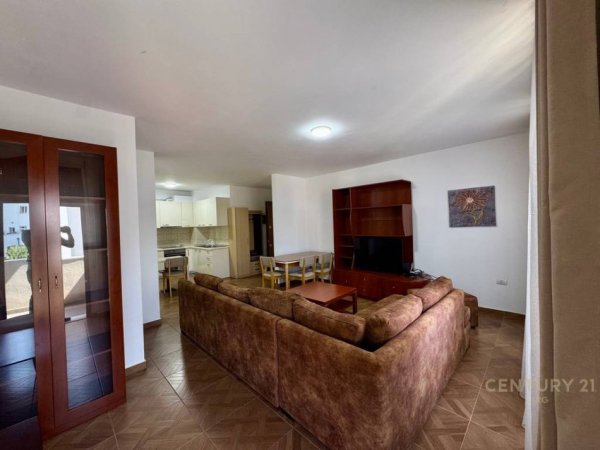 Tirane, jepet me qera apartament 2+1 Kati 2, 123 m² 650 € (PRANE BLLOKUT TE AMBASADAVE)