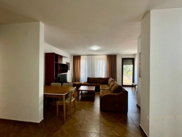 Tirane, jepet me qera apartament 2+1 Kati 2, 123 m² 650 € (PRANE BLLOKUT TE AMBASADAVE)