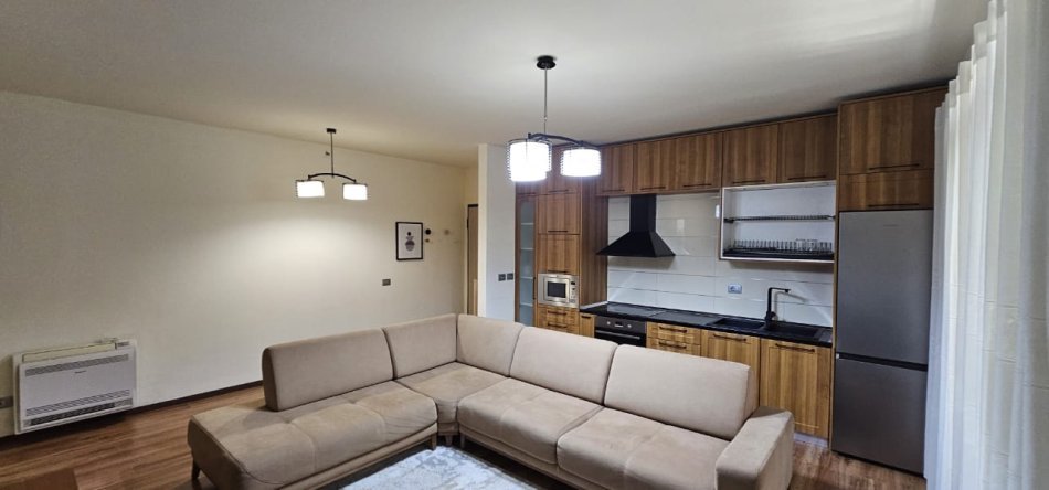 Tirane, jepet me qera apartament 1+1+Aneks+Ballkon Kati 4, 70 m² 600 € (rruga e dibres)