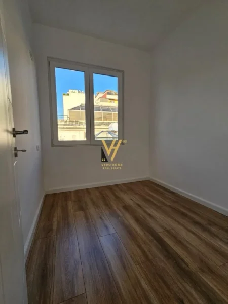 Tirane, shitet apartament 2+1+Ballkon Kati 5, 65 m² 173.000 € (RRUGA E KAVAJES)