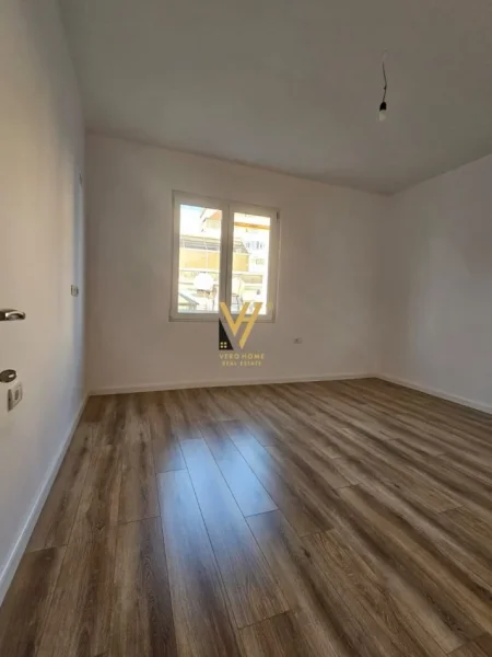 Tirane, shitet apartament 2+1+Ballkon Kati 5, 65 m² 173.000 € (RRUGA E KAVAJES)