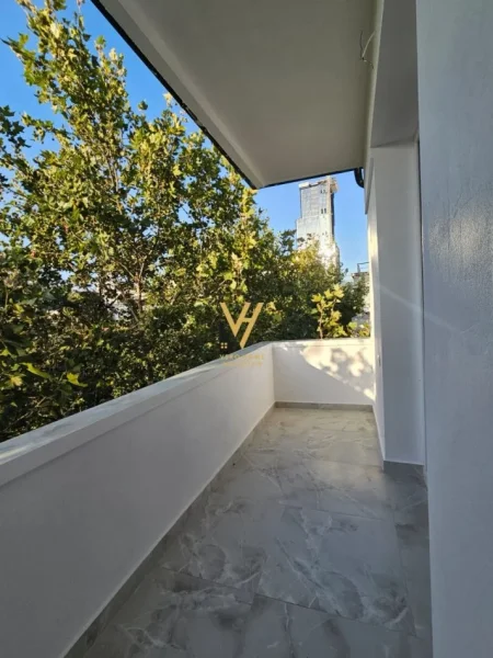 Tirane, shitet apartament 2+1+Ballkon Kati 5, 65 m² 173.000 € (RRUGA E KAVAJES)