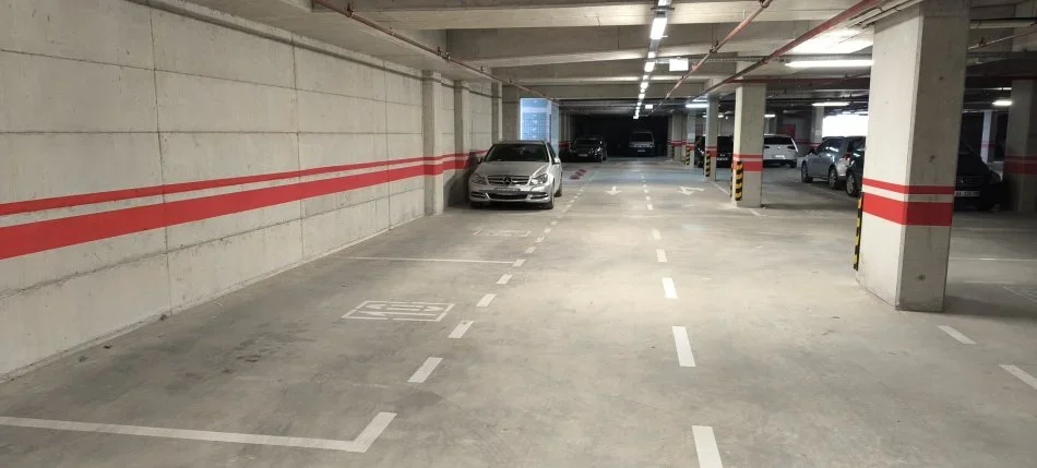 Tirane, jepet me qera ambjent biznesi Kati -1, 16 m² 100 € (Rruge Feizi Himzo River Rezidence)