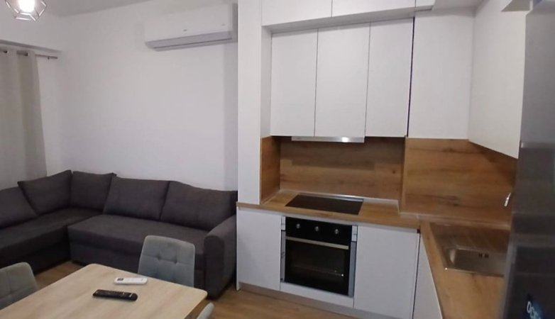 Tirane, jepet me qera apartament 1+1 Kati 7, 55 m² 420 € 