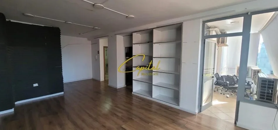 Tirane, jepet me qera ambjent biznesi Kati 8, 108 m² 1.100 € (QENDER)