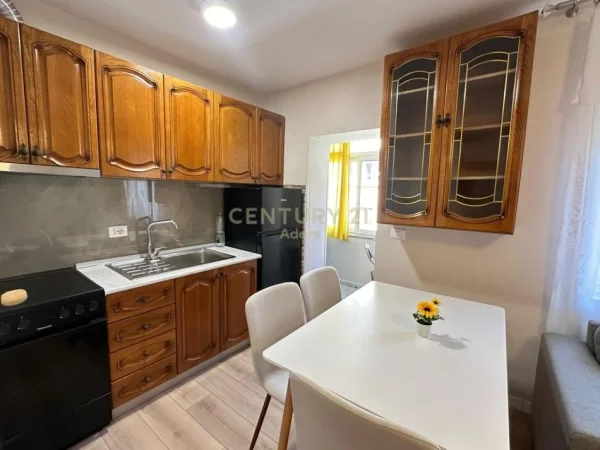 Tirane, jepet me qera apartament 1+1 Kati 3, 50 m² 550 € 