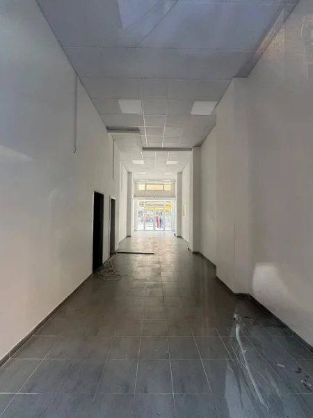 Tirane, jepet me qera ambjent biznesi Kati 0, 60 m² 1.200 € (rruga e durresit)