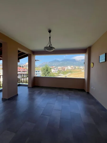 Tirane, jepet me qera apartament Dublex Kati 2, 155 m² 1.100 € (ALI DEM, PRANE KOMPLEKSIT MANGALEM 21)