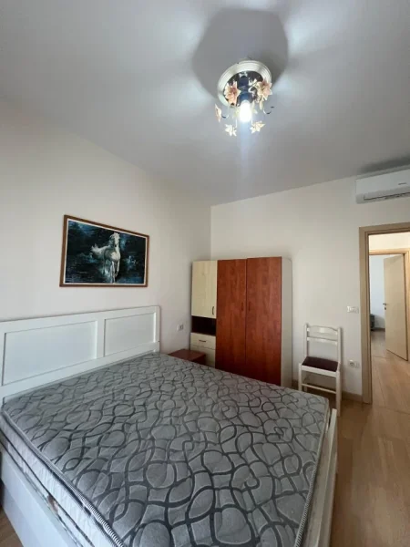 Tirane, jepet me qera apartament Dublex Kati 2, 155 m² 1.100 € (ALI DEM, PRANE KOMPLEKSIT MANGALEM 21)