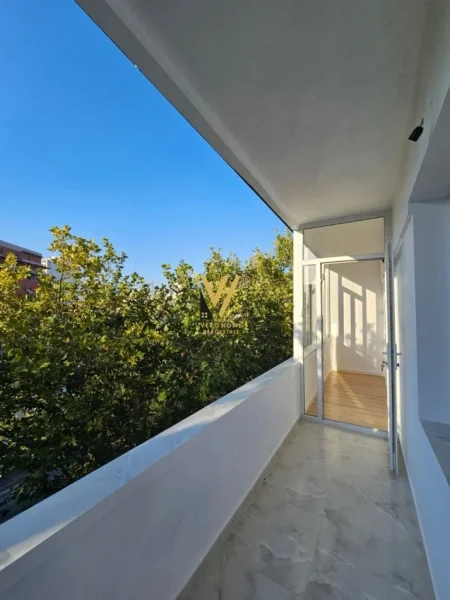 Tirane, shitet apartament 1+1+Ballkon Kati 5, 48 m² 137.000 € (RRUGA E KAVAJES)