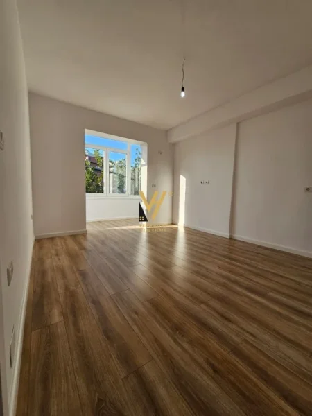 Tirane, shitet apartament 1+1+Ballkon Kati 5, 48 m² 137.000 € (RRUGA E KAVAJES)
