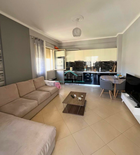 Vlore - Lungomare, shitet apartament 1+1+Ballkon Kati 7, 67 m² 150.000 € (+garazhd i perfshire ne cmim)