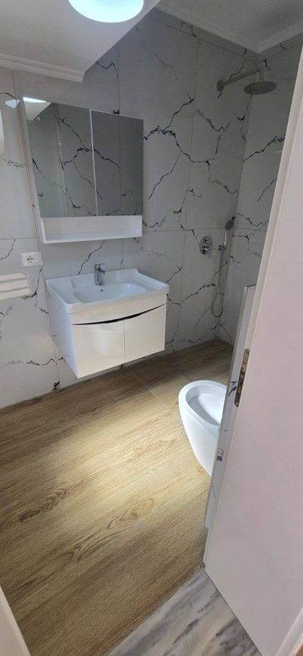 SHITET APARTAMENT /Garsoniere  /zona: Myslym Shyri & Gjykata Shkalles se Pare📍
