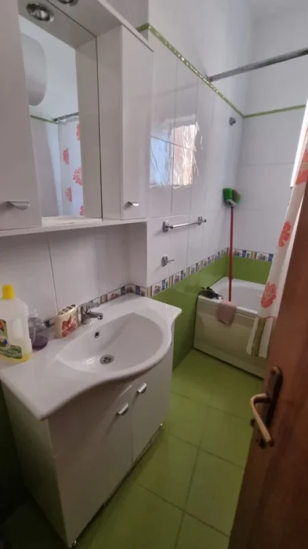 JEPET ME QERA SUPER APARTAMENT 2+1 TEK MINE PEZA 5 MIN NE KEMBE NGA SHESHI NE QENDER , Kati 6, 105 m² 600 €URO