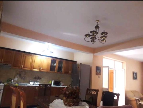 Tirane, jepet me qera Vile 3+1+Ballkon Kati 1, 270 m² 1.800 € (Don Bosko/)