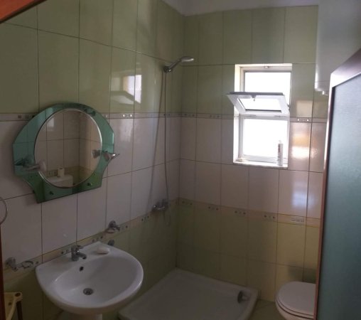 Tirane, jepet me qera Vile 3+1+Ballkon Kati 1, 270 m² 1.800 € (Don Bosko/)