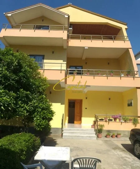 Tirane, jepet me qera Vile 3+1 Kati 3, 270 m² 2.000 € (DON BOSKO)