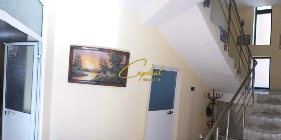 Tirane, jepet me qera Vile 3+1 Kati 3, 270 m² 2.000 € (DON BOSKO)