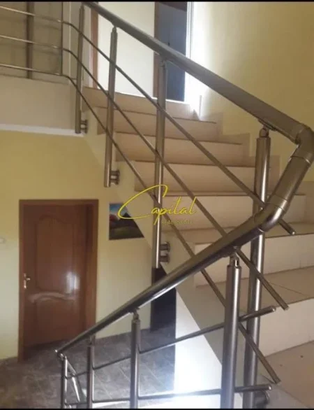 Tirane, jepet me qera Vile 3+1 Kati 3, 270 m² 2.000 € (DON BOSKO)