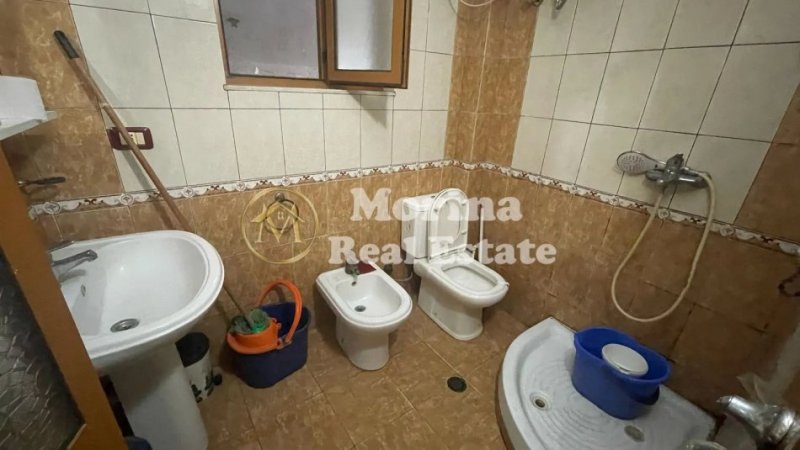 Tirane, jepet me qera apartament 2+1 Kati 1, 73 m² 380 € (Ali Demi)