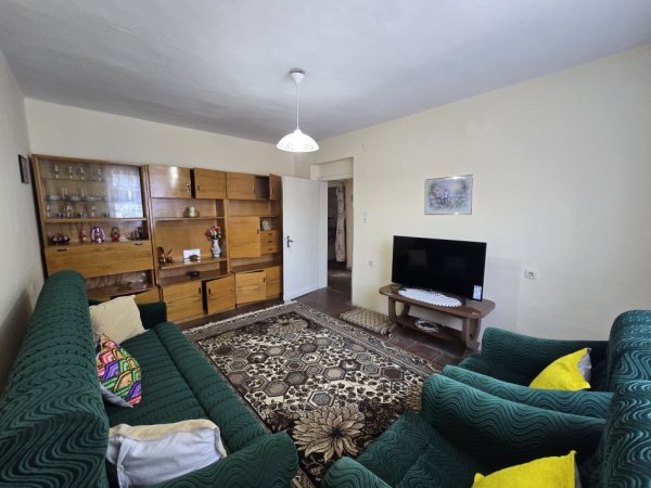 Tirane, jepet me qera apartament 2+1 Kati 5, 65 m² 550 € (blloku)