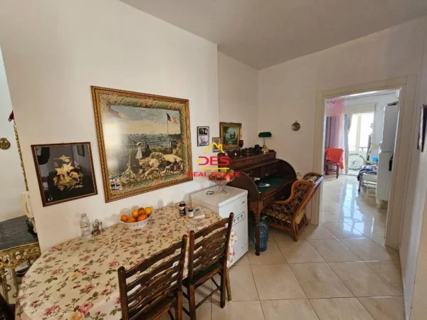 Vlore, shitet apartament 2+1+Ballkon Kati 8, 95 m² 142.000 € (Bulevardi Ismali Qemali)