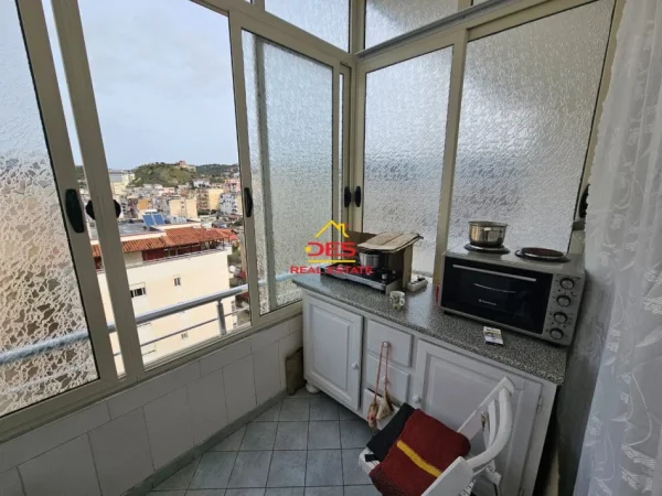 Vlore, shitet apartament 2+1+Ballkon Kati 8, 95 m² 142.000 € (Bulevardi Ismali Qemali)