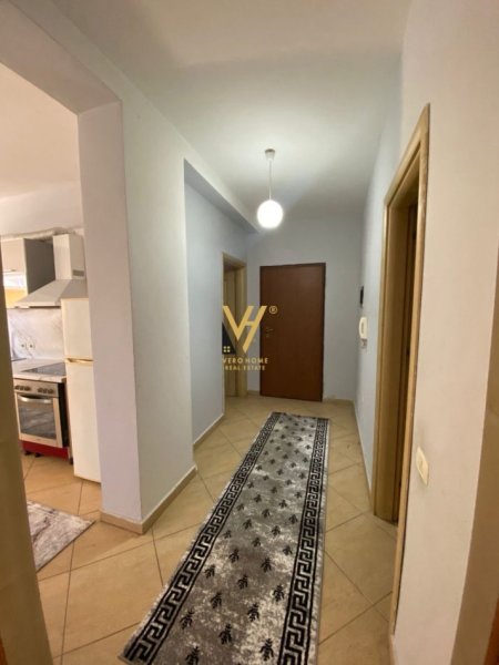 Tirane, jepet me qera apartament 1+1+Ballkon Kati 3, 115 m² 600 € (KOMUNA E PARISIT)