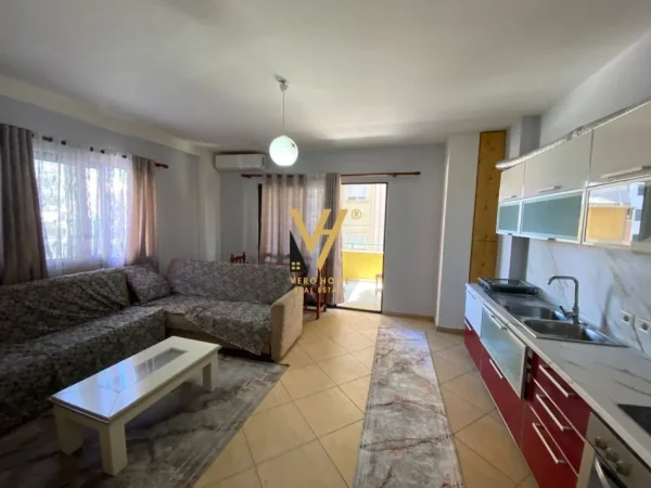 Tirane, jepet me qera apartament 1+1+Ballkon Kati 3, 115 m² 600 € (KOMUNA E PARISIT)