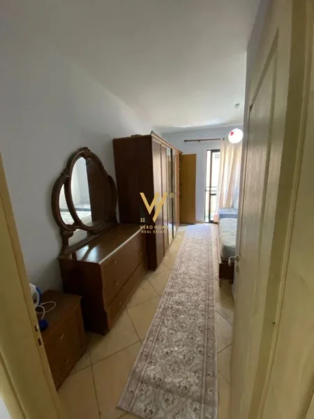 Tirane, jepet me qera apartament 1+1+Ballkon Kati 3, 115 m² 600 € (KOMUNA E PARISIT)